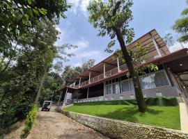 Tropica Retreat by Dazzle Destinations - Private Waterfalls, Private Rooms and Bonfire，位于Aldūr的酒店
