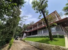 Tropica Retreat by Dazzle Destinations - Private Waterfalls, Private Rooms and Bonfire