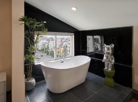 Cloud Passion Hotel Cong Hoa，位于胡志明市新山一国际机场 - SGN附近的酒店