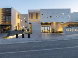 Orion Tinos Suites，位于Vrachonis&iacute;da Ch&aacute;ntra的带停车场的酒店