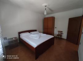 Rina's Appartment，位于Çorovodë的酒店