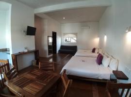 Hotel Rockaway，位于埃斯孔迪多港国际机场 - PXM附近的酒店
