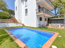 Villa Sierra with Private Pool，位于卡莱利亚德帕拉弗鲁赫尔的酒店