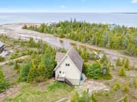 Dragonfly Cove - Nature-Inspired Lakeside Living，位于托伯莫里的酒店