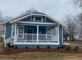 Cozy Chestnut Cottage- Downtown favorite!