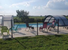 Gite de Bourgneuf，位于Rillé的酒店