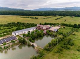 Pastravaria Ursu，位于Vînători-Neamţ的酒店