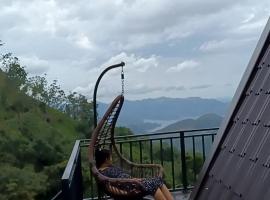 Hilltop Heaven Cabanas，位于Kumbalgamuwa的酒店