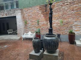 Hotel Casa 20，位于莱昂的酒店