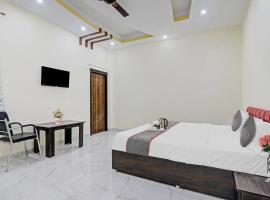 Townhouse Relax Inn，位于Chinhat的酒店