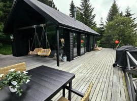 Lakefront cottage with jacuzzi，位于博尔加内斯的酒店
