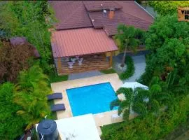 Villa Rosalía Jarabacoa con Piscina Climatizada