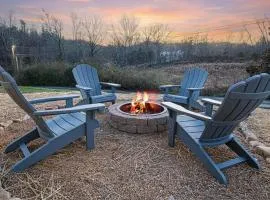 Smokies Getaway with Fire Pit Game Room & Hot Tub