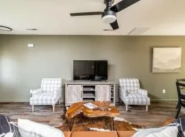 Comfortable Escape near Dolly w Hot Tub