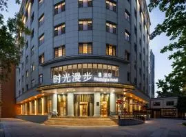 Nost algia S Hotel Jinwan Square, Tianjin Railway St ation