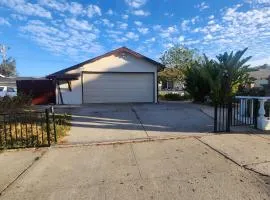 Cozy & Private Room in Goleta