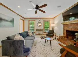4 Beds Large groups,King Bed,Tvs, Kids essentials, office, Grill, Crib, in Bond park ,PNC Arena