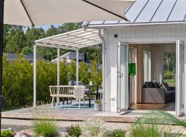 Three room house in the archipelago 50 minutes from Stockholm，位于诺尔泰利耶的酒店