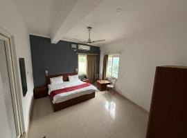 Hotel Shiv Palace Yoga World Retreat，位于瑞诗凯诗Dehradun Airport - DED附近的酒店