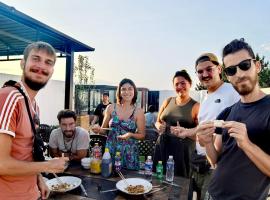 Beijing Xingshe Youth Hostel--Nearby Tiananmen square & Forbidden City & Houhai Bar street--1 minute walk to subway, Cat-keeping, Great wall&Forbidden city one day tour, Wifi and laundry room, English speaking Reception，位于北京的酒店