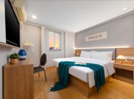 Home Inn-Wuhan Yellow Crane Tower Epiphyllum Forest Huayi Select Hotel，位于武汉的酒店