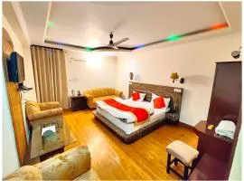 HOTEL THE - M00N -Near Mall Road - Naini Lake with #LIFT #Free Parking #Restaurant #Wi-Fi Facilities Available - Best Nainital Luxury Hotel