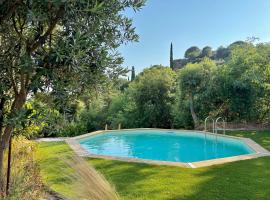 Lou Tavan - Villa Rénovée avec Piscine & Jacuzzi - 4 Chambres，位于勒拉旺杜的酒店