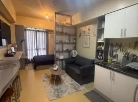 The B's Humble Abode - Studio