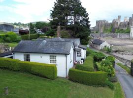 Benarth Lodge uniquely situated hideaway in Conwy，位于康威的酒店