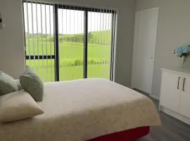Modern One Bedroom Unit with Private Entrance Near Hunua Falls