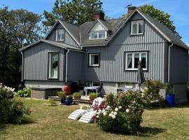 Charmig Ölandsgård，位于雪平斯维克的酒店