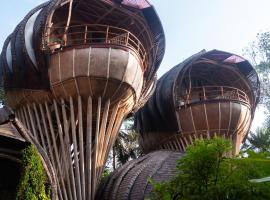 Ulaman Eco Luxury Resort，位于塔巴南的酒店