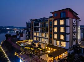 Huangshan Tunxi Shangjiexing Riverview Resort Hotel，位于Xintan的酒店