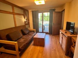 Appart Low Cost résidence 4 étoiles avec piscine，位于圣拉里苏朗的酒店