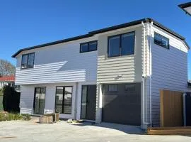 Entire 3BR Comfort Near AKLD Airport
