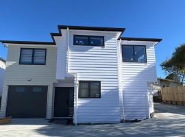 Entire 3 BDRM Home Near Airport，位于奥克兰的酒店