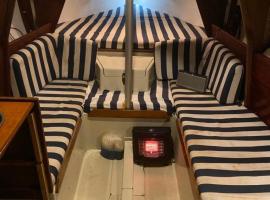 Yacht C&C，位于阿斯克尔的酒店