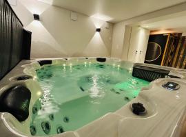 GÎTE Au 21 Loveroom，位于Beaumont-la-Ronce的酒店