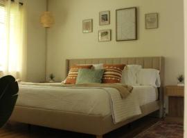 Downtown ATX! Deep Eddy Bungalow #B，位于奥斯汀的酒店