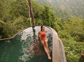 Chembarathi Wayanad Boutique Resort，位于Vaduvanchal的豪华酒店