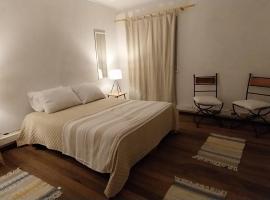 Espacio 566 Hostel，位于拉塞雷纳的酒店