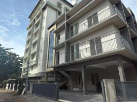 The Nexus Hotel Kakkanad，位于卡卡纳德的酒店
