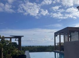 Sky and Coastline 3 Bed Treasure Beach Villa，位于特雷热比奇的酒店