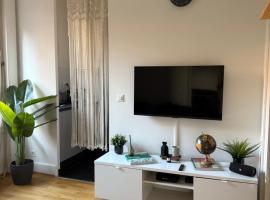 Private Room Geneva Eaux-Vives, 2 min from the lake，位于日内瓦的酒店