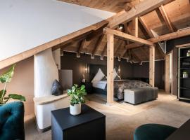 Alpstay - Hotel Acadia - Adults Mountain Home，位于塞尔瓦迪加尔代纳山谷的酒店