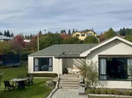 Private home, downtown Wanaka