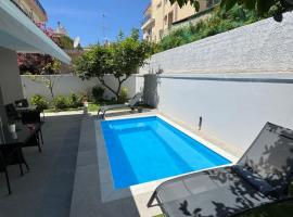 Caza pool Glyfada，位于雅典的酒店