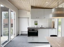 Tiny house in Uttran, Stockholm，位于Uttran的酒店