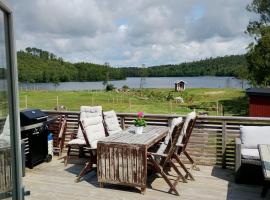 Cozy cottage with lake view，位于Grimeton的酒店