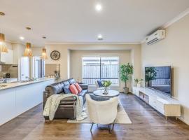 StayAU Pakenham 5 BRM Hidden Oasis Pet-friendly，位于帕金顿的酒店